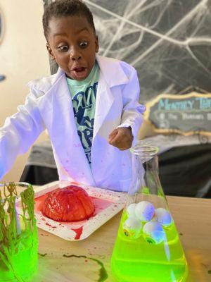 We love this reaction to science!