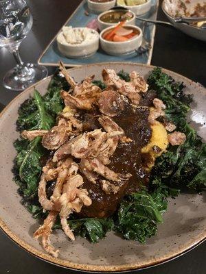 Short ribs with cheeses grits and kale