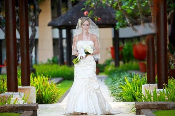 A beautiful bride with a light glow for her Bali Wedding!