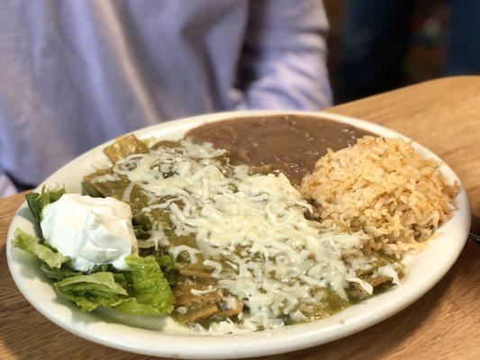 Enchiladas with green sauce