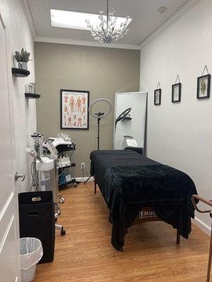 Private Body Contouring and Lymphatic Massage Room