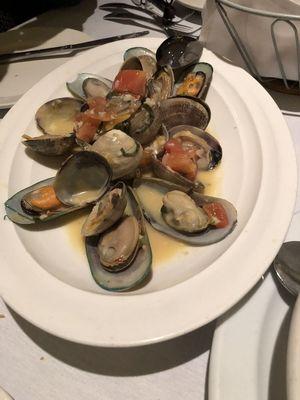 Clams & Mussels Marinara