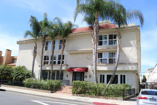 2 bed 2 bath condo in Encino