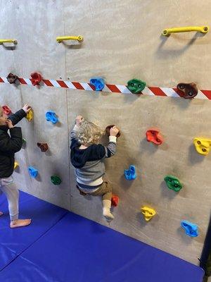 Rock climbing wall