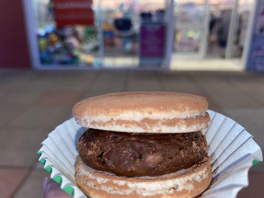 Tiramisu macaron