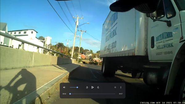 Pass too close to a cyclist