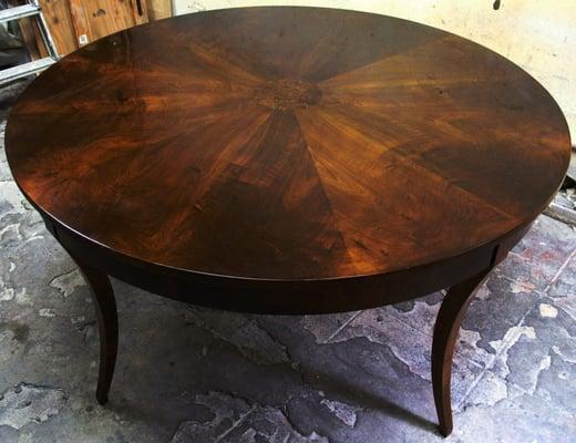 Walnut round Biedermeier style dining table.