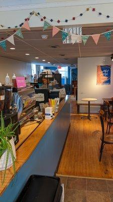 Friendly, low key and good coffee. A small town, comfortable place to meet and talk in Scotia, NY