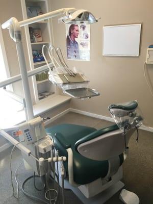 An operatory room at Associate Implant & Family Dentistry