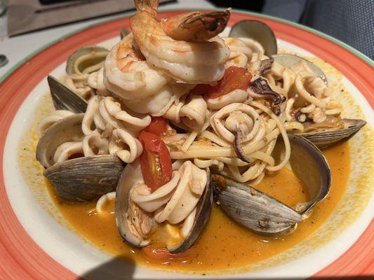 Seafood with spaghetti