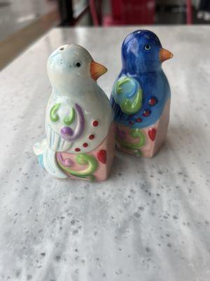 Cutest salt n pepper shakers in town!