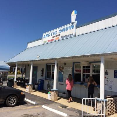 Great hamburger stand. Ice cream too!