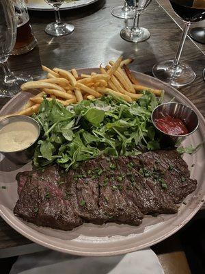 Steak Frites with argula salad and french fries (recommend)