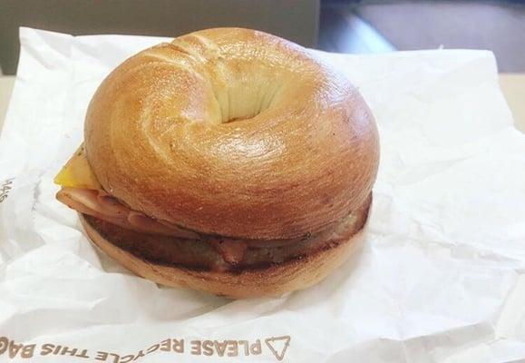 Bagel sandwich for breakfast - this actually tastes really good