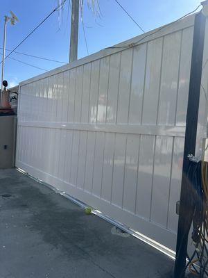 Aluminum sliding driveway gate