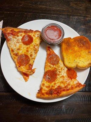 Pepperoni pizza with garlic bread and marinara sauce.