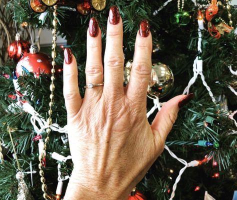 Long Christmas gel nails.