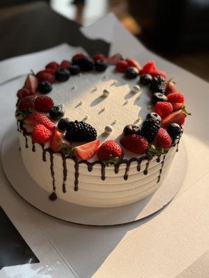 Fresh fruit cream cake