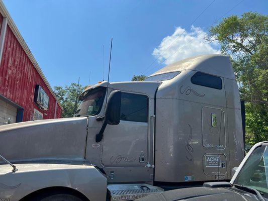 18 wheeler full tint with over head