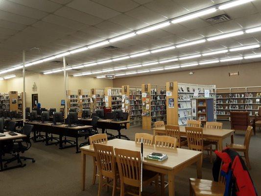 Extension of the study area next to the computer section. The row behind the computers is adult fiction/romance/sci-fi and a magazine rack.