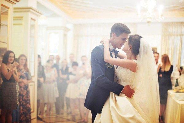 Beautiful dance for a beautiful couple!