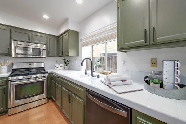 Love this kitchen in Staple's Ranch neighborhood in Pleasanton. Represented seller