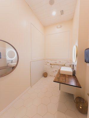 Cleanliness and calmness go hand in hand in our restroom, where hygiene and serenity are our top priorities.