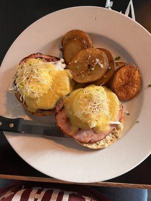 Eggs Benedict breakfast