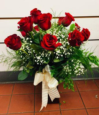 Dozen red roses arranged.