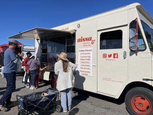 Waiting for my latte at the Alameda Antiques Fair - one of the only places I saw serving caffeine so there was a bit of a wait