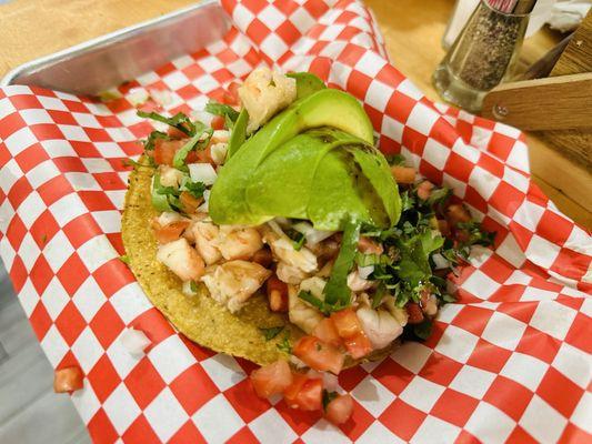 Ceviche tostada.