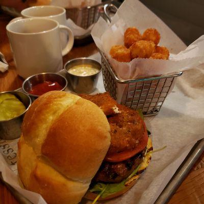 Kiki burger with tots