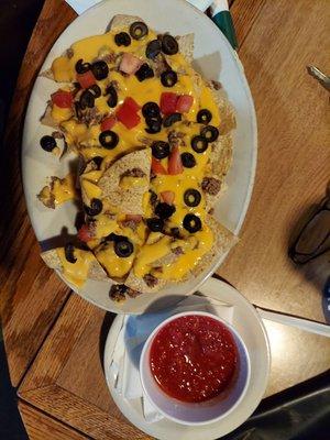 Nachos and dipping sauce.