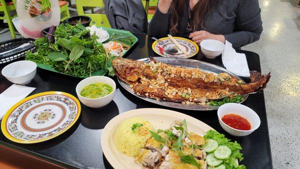 We ordered the MED Ca Nuong (SM not available). This can feed at least 5 people. There was just 2 of us so we have plenty of leftovers.