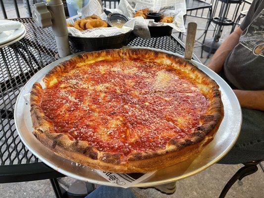 Deep dish 14" pepperoni & chesse with easy on sauce. Yummy the crust was perfect.