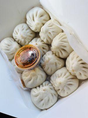 Pork baozi with chili sauce