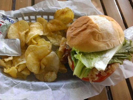 Beef burger with kettle chips