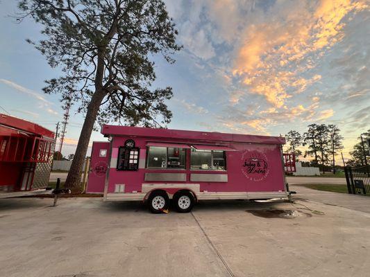 Front view of the food truck