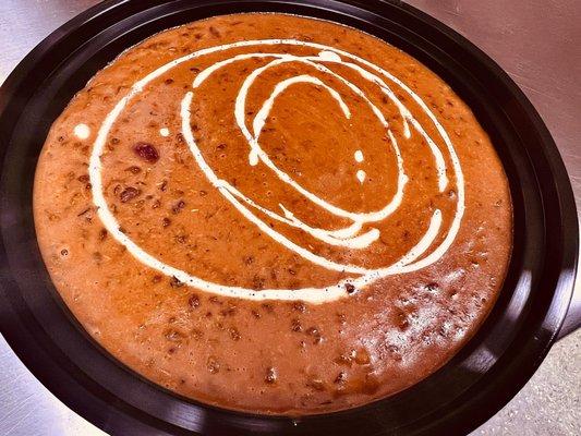 Dal Makhni 
Lentils cooked in tomatoes, spices and cream