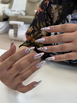 Medium stiletto gel X set with level 3 art