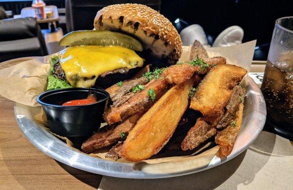 Cheeseburger with a side of potatoe wedges