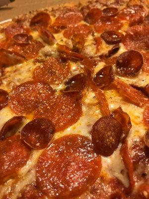 A beautiful pepperoni pizza