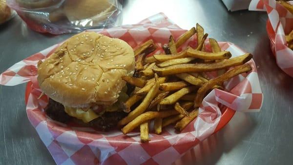 Bacon cheeseburger basket