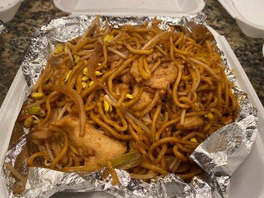 Chicken lo mein noodles