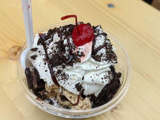 2 scoop sundae with oreo and hot fudge