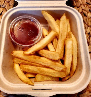 Free small side of French Fries with any entrée purchase via Check-in. Stay tasty and crispy - 30mins later when I got home, yay!