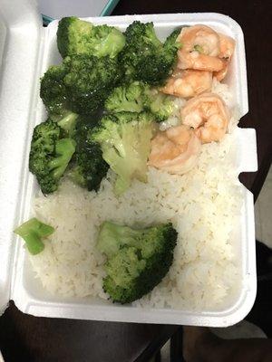 Shrimps n broccoli with rice rice and white sauce. Looks better then what it smells had a very heavy seafood smell.