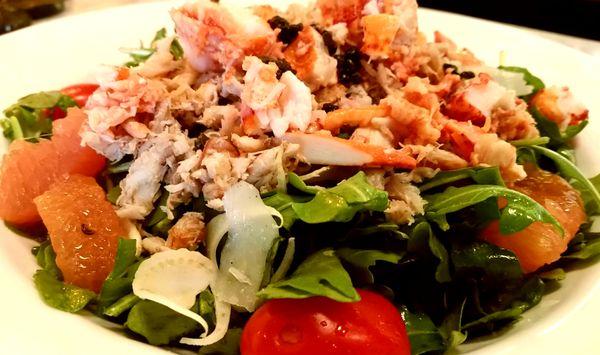 Arugula salad with lobster and crab meat (lunch)