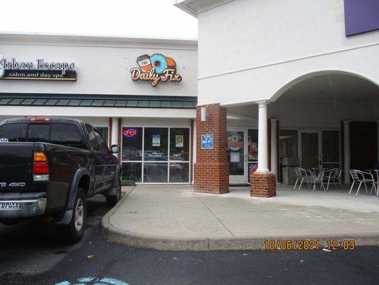 The Daily Fix, New Kent, VA: Store exterior.