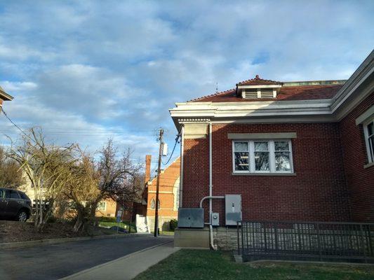 Back of building & view of Hamilton Avenue @northside @northsidepubliclibrary @yelocincy #wednesday